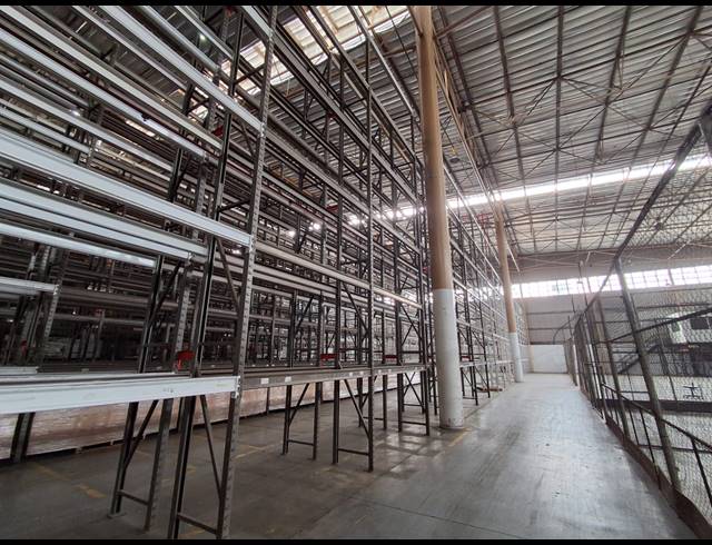 8,558M² WAREHOUSE TO LET IN DENVER